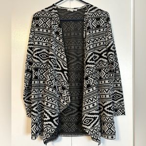 EUC American Eagle Black and White Open Front Sweater